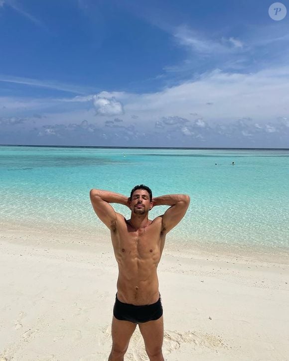 Nas redes sociais, as fotos de Cauã Reymond só de sunga são constantes e super comuns
