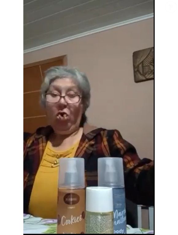 Uma jovem do TikTok colocou a avó para experimentar o body splash de waffle e a senhora também teve ânsia de vômito