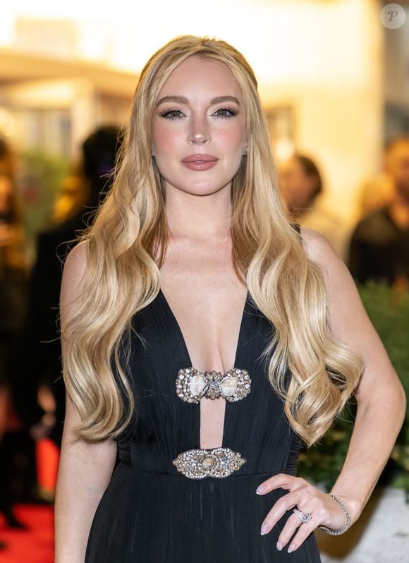 Pai de Lindsay Lohan disse seu rejuvenescimento foi feito através de preenchimentos, peelings e botox