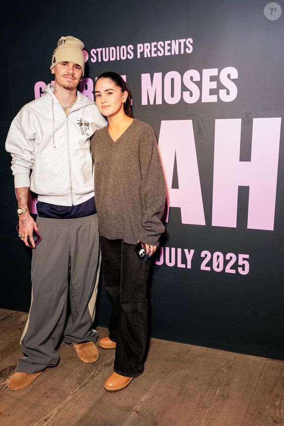 Romeo Beckham está namorando Kim Turnbull, que teria vivido affair no passado com Brooklyn