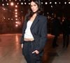 Blazer em diferentes cores, estampas e texturas, assim como o usado por Bruna Marquezine, podem ser uma ótima pedida para o Inverno 2025.