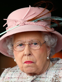 A resposta brutal e hilariante de Rainha Elizabeth II a um alto funcionário da corte que recusou seu convite: 'Não vou...'