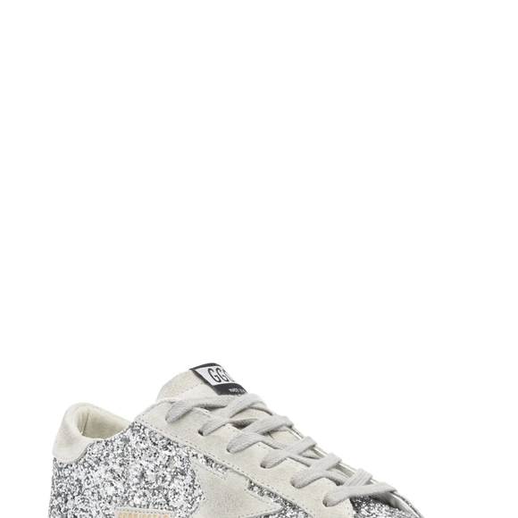 O modelo Tênis Super-Star com brilho, da Golden Goose, estava disponível no Brasil, mas com um preço nada acessível