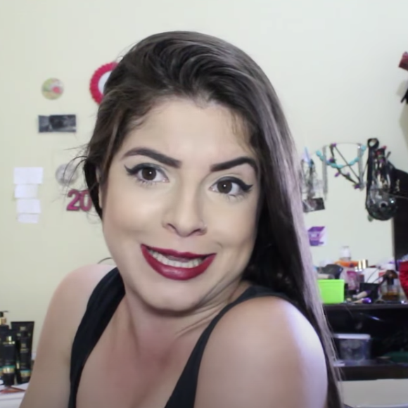 Essa era a aparênci de Gkay antes de começar a fazer procedimentos estéticos