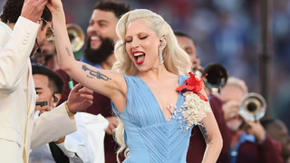 Camarão, água de coco e quinoa: a combinação chique na dieta de Lady Gaga aos 40 anos; cantora usa 'superalimento' para substituir a farinha branca