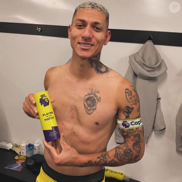 Em resposta, Richarlison ironizou também o nome da mulher e citou sua fortuna: "Vai caçar serviço, Monike com k. O Rick Jr. não vai precisar trabalhar"