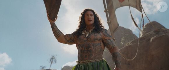 Atualmente vivendo o Dwayne Johnson semideus Maui no live action de 'Moana', o ator faz sucesso com seu corpo definido