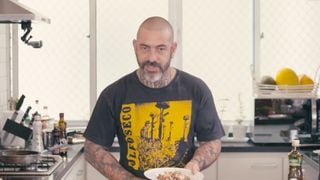 Não sou fã de camarão, mas depois que aprendi essa salada de grãos do chef Henrique Fogaça nunca mais passei fome na dieta