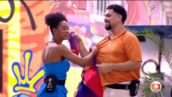 Aline foi eliminada do 'BBB 25', sendo homenageada por Vinícius