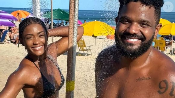 Erika Januza teria deixado de seguir Arlindinho e arquivado fotos do casal em meio a rumores de crise no relacionamento. Entenda a polêmica envolvendo o cantor