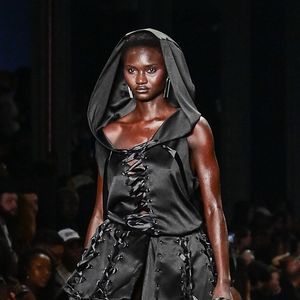 Rio Fashion Week: conhecida por valorizar elementos históricos de diversas regiões do Brasil, a Dendezeiro fez um desfile inspirado na estética ballroom