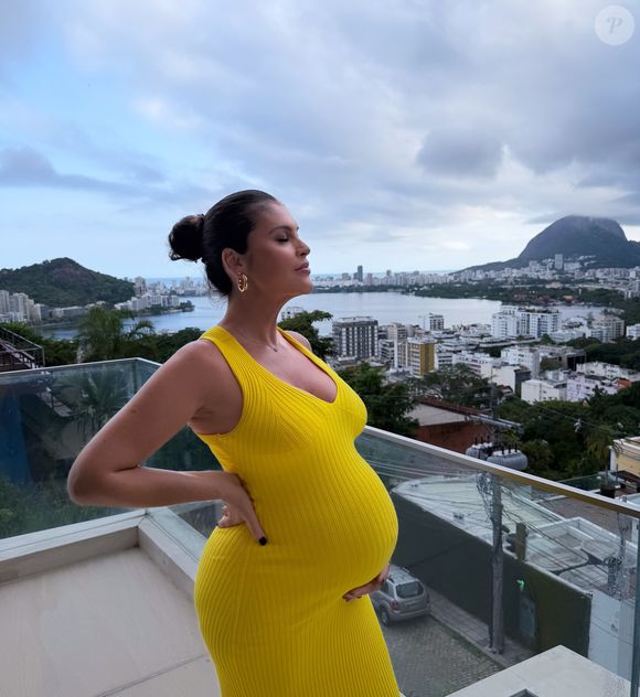 Lunara Campos, esposa de Thor, mostra com frequência a vista deslumbrante da mansão em suas redes sociais
