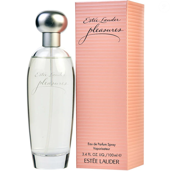 Com notas de topo de lírio branco, folhas de violeta e acentos verdes, o Estée Lauder Pleasures apresenta uma abertura floral e fresca. No coração, a composição reúne lilás preto, peônia branca, flores de Karo-Karounde, Baie Rose, rosa e jasmim, enquanto sândalo e patchouli aparecem na base