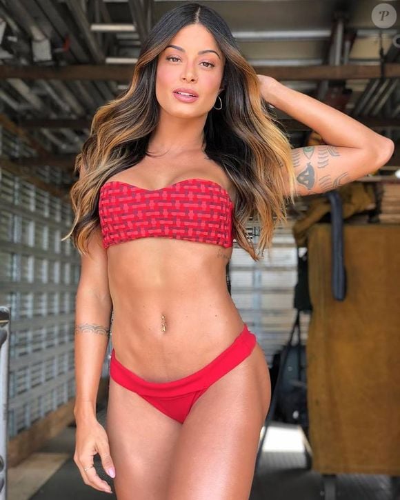 Aline Campos já foi quase loira, com mechas iluminadas que geraram elogios na web