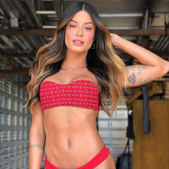 Aline Campos já foi quase loira, com mechas iluminadas que geraram elogios na web