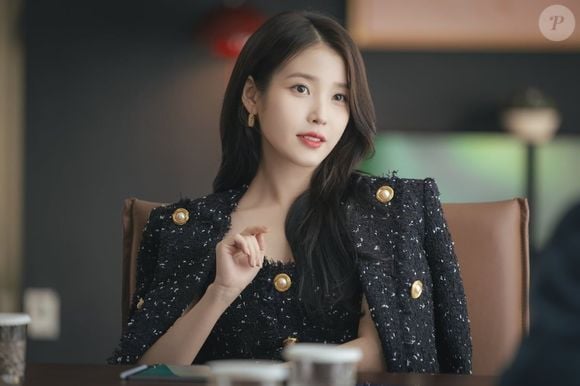 Depois das críticas, IU e Byeon Woo-seok, protagonistas de 'A Coroa Perfeita', pediram desculpas oficialmente na web. O diretor do k-drama também se pronunciou