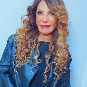 Fãs apostaram que Elba Ramalho teria feito uma harmonização facial, além de possíveis outros procedimentos estéticos