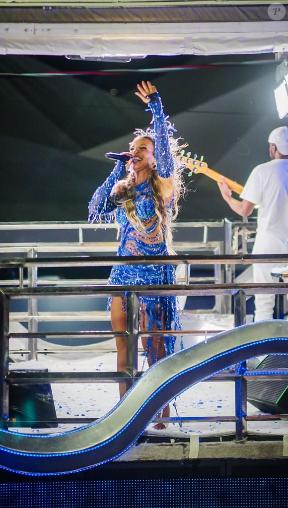 Ivete Sangalo canta 'Só Love na Cabeça' para Preta Gil e faz homenagem à amiga