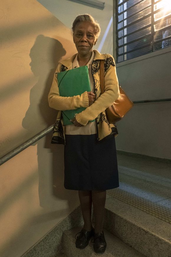 Em ‘Segunda chamada’, Teca Pereira dava vida à Jurema, uma senhora que abandonou os estudos na década de 1960 por imposição do marido machista