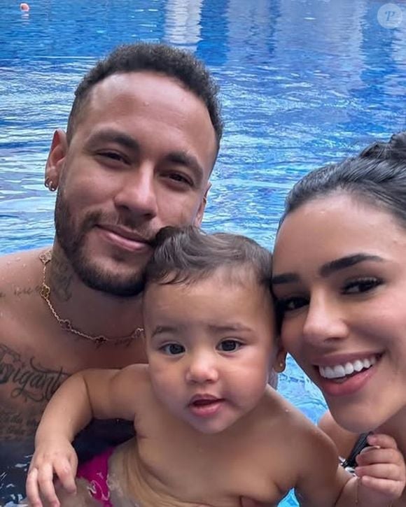 Durante um evento, Neymar mostrou a aliança com Bruna Biancardi e recusou o convite para ir a uma balada