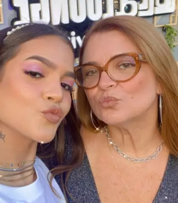 Embora o perfil de Débora nas redes sociais reúna diversas homenagens e publicações dedicadas à filha, mas, de acordo com o portal LeoDias, mãe e filha estavam com a convivência estremecida há cerca de um ano.