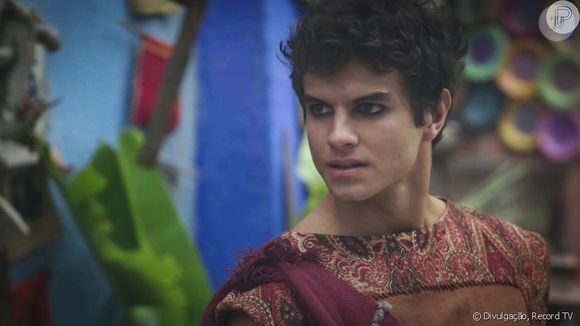 Daniel Blanco conquistou o público ao integrar o elenco da novela 'Totalmente Demais' (2015). O artista foi o responsável por publicar a emocionante mensagem nas redes sociais confirmando a despedida da irmã.