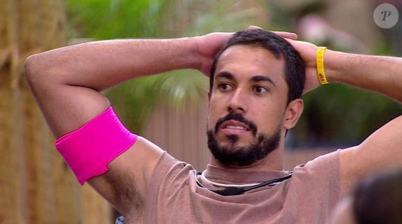 'BBB 25': No início da dinâmica, Vinícius vetou Maike da próxima Prova do Líder.