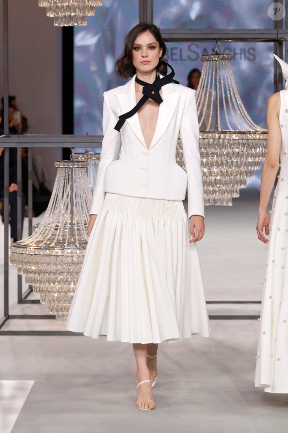 Na moda noiva, detalhes em preto no look de casamento estão em alta para a temporada