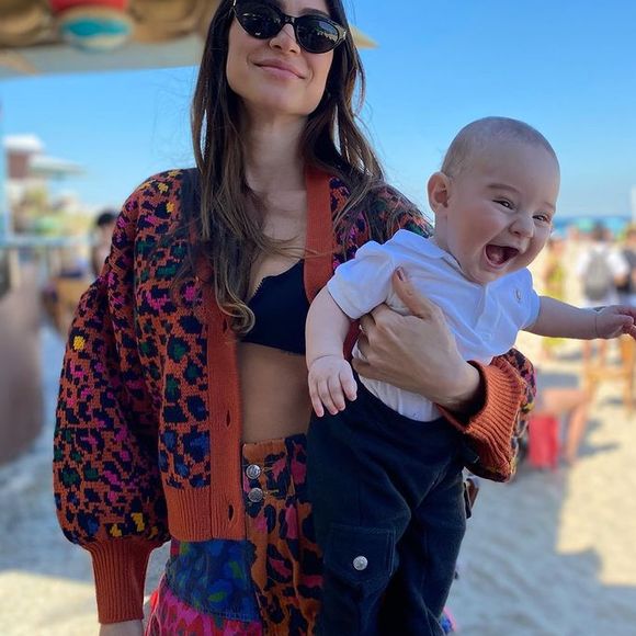 Thaila Ayala relembra infância difícil, revela que saiu de casa aos 15 anos e conta por que passou anos sem celebrar o Natal. Hoje, a atriz afirma ter encontrado na maternidade um novo significado para a data