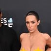 Pelada no Grammy, Bianca Censori inspira ex de Kanye West: Julia Fox 'exibe seios' em truque do look. Fotos!