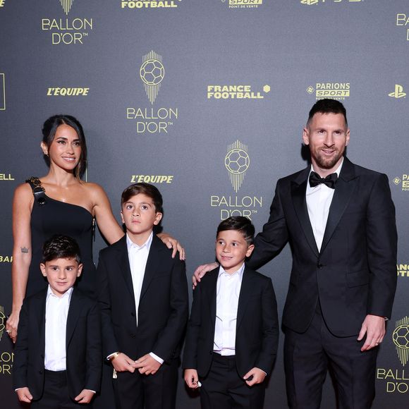 Antonela e Messi com os filhos