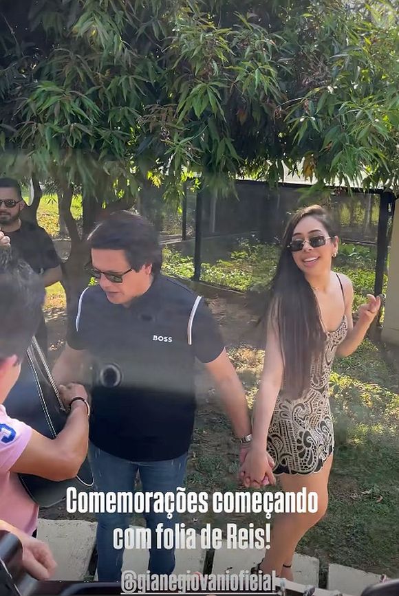 Giovani foi flagrado com a mulher em vários momentos da festa