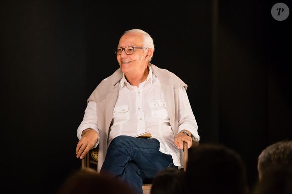 Ney Latorraca relatou arrependimento em fazer 'Brasileiras e Brasileiros', do SBT, entre 1990 e 1991