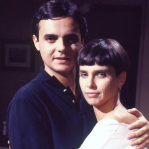 Lídia Brondi deixou a TV em 1991 após sua última novela, 'Meu Bem, Meu Mal'. Ela fez par romântico com o atual marido, o ator Cássio Gabus Mendes.