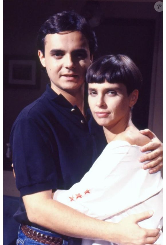 Lídia Brondi deixou a TV em 1991 após sua última novela, 'Meu Bem, Meu Mal'. Ela fez par romântico com o atual marido, o ator Cássio Gabus Mendes.