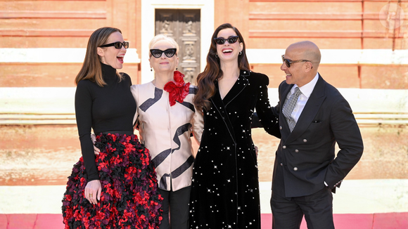 Fenômeno nos cinemas, 'O Diabo Veste Prada 2' estreia no Disney+ ainda este mês. A sequência ultrapassou R$ 3,5 bilhões em bilheteria mundial e marcou o retorno de Miranda Priestly e Andy Sachs