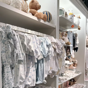 Grávida, Bruna Biancardi já compartilhou alguns registros dos produtos que encontrou nos EUA, como uma loja repleta de roupinhas fofas.