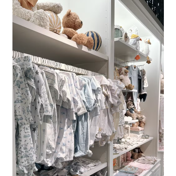 Grávida, Bruna Biancardi já compartilhou alguns registros dos produtos que encontrou nos EUA, como uma loja repleta de roupinhas fofas.