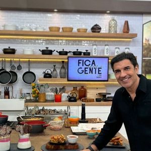 Tratando câncer no pâncreas, Edu Guedes não tem previsão de retornar ao trabalho, na RedeTV!