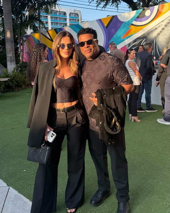 Para essa jornada, Roberto Assis contou com a ajuda da esposa, a musa fitness Bru Cramer