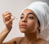 Os desmatologistas costumam recomendar o retinol a partir dos 40 anos porque é quando as rugas e a flacidez começam a se tornar mais evidentes