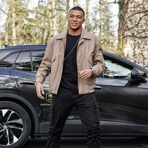 Astro do Real Madrid, Mbappé transforma parte da sua fortuna em uma coleção de carros milionários, com modelos esportivos e veículos de luxo