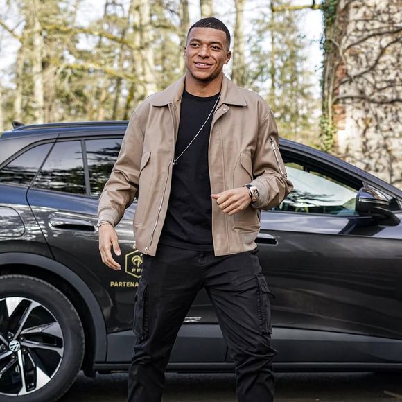 Astro do Real Madrid, Mbappé transforma parte da sua fortuna em uma coleção de carros milionários, com modelos esportivos e veículos de luxo