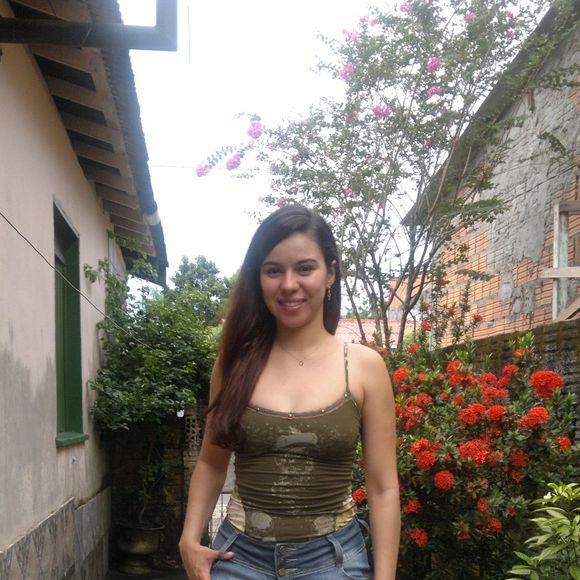 Fotos antigas de Tamires Assis antes da fama: nesta foto, a atual participante de 'A Fazenda' aparece ainda adolescente