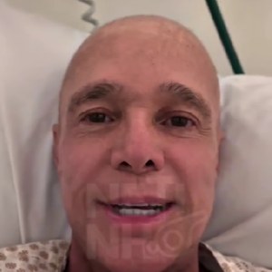 Netinho disse estar na fase mais sensível do tratamento contra câncer - foto mostra cantor em 2025 durante outra etapa da luta contra a doença
