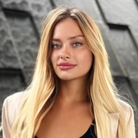 Coluna quebrada, suspeita de tráfico sexual com sheiks e festa de sexo bizarro: o chocante caso da modelo de OnlyFans encontrada quase morta