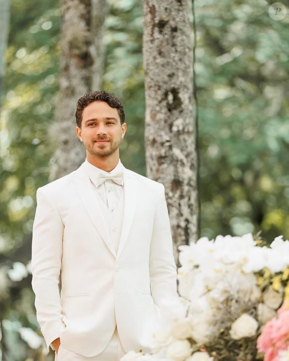 André Luiz Frambach completou look de noivo com gravata borboleta em casamento com Larissa Manoela