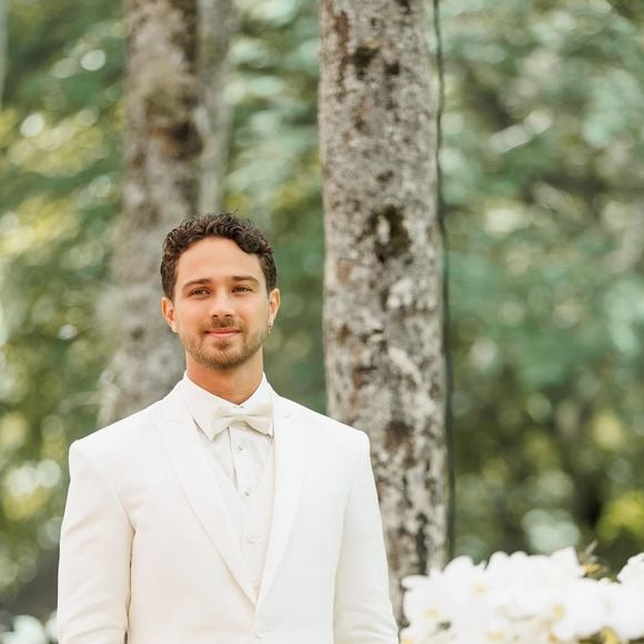 André Luiz Frambach completou look de noivo com gravata borboleta em casamento com Larissa Manoela