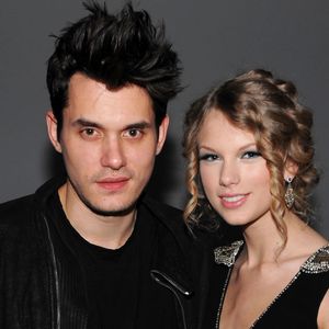 Taylor Swift e John Mayer tiveram um rápido relacionamento em 2009. Ne época ela tinha 19 anos e ele 32