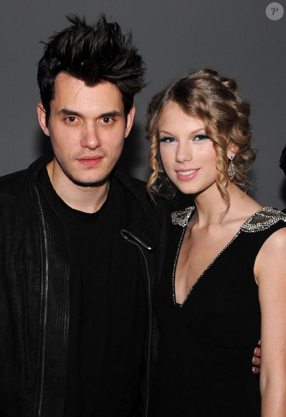 Taylor Swift e John Mayer tiveram um rápido relacionamento em 2009. Ne época ela tinha 19 anos e ele 32